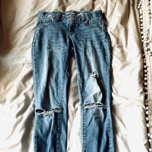 Super cute ripped jeans